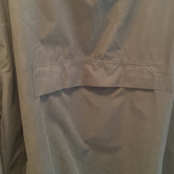 Great windbreaker in excellent condition. - Picture 3 of 7